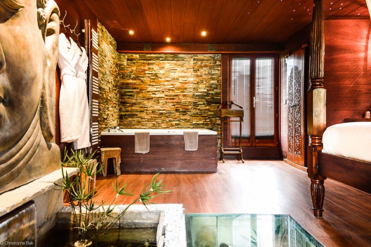 Chambre romantique avec vue nature et jacuzzi privatif