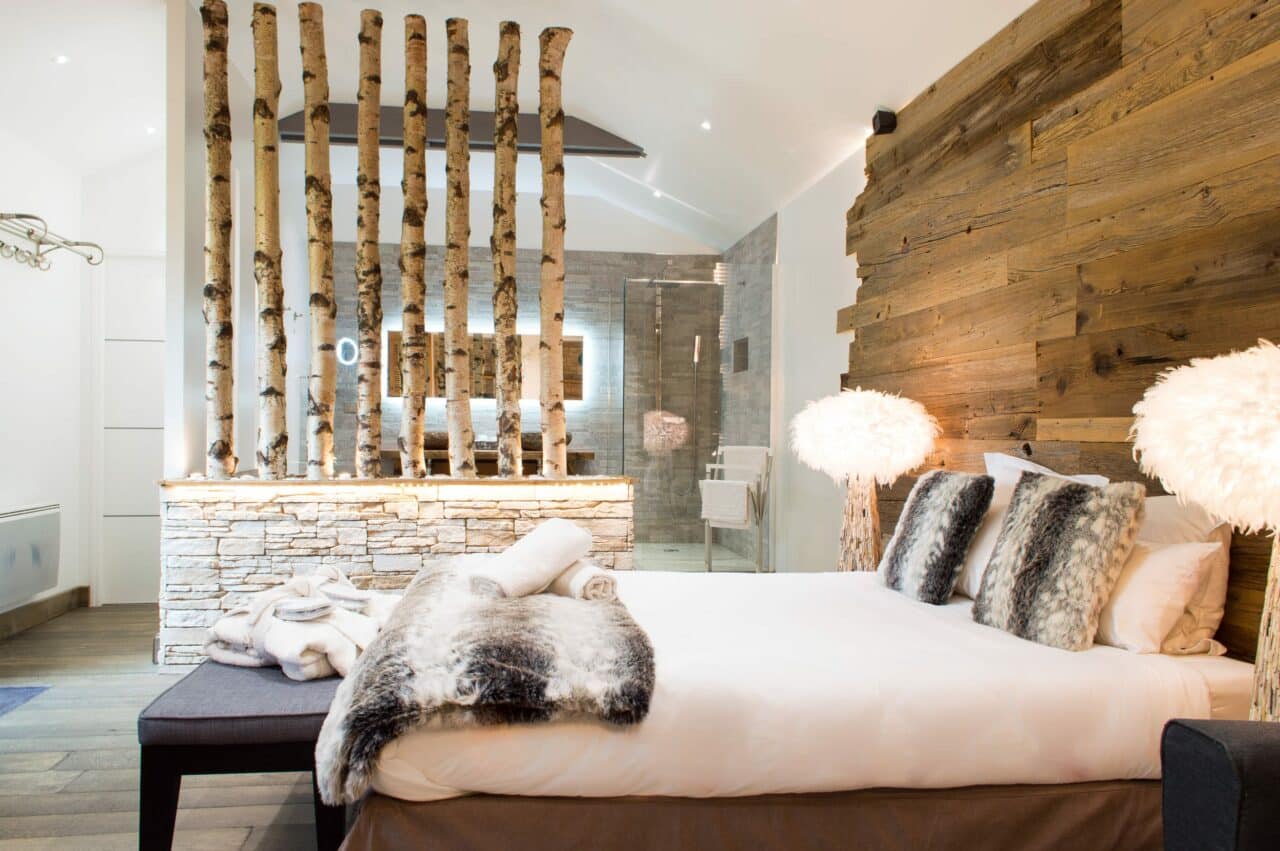 Suite chalet avec spa, piscine et jacuzzi pour séjour romantique