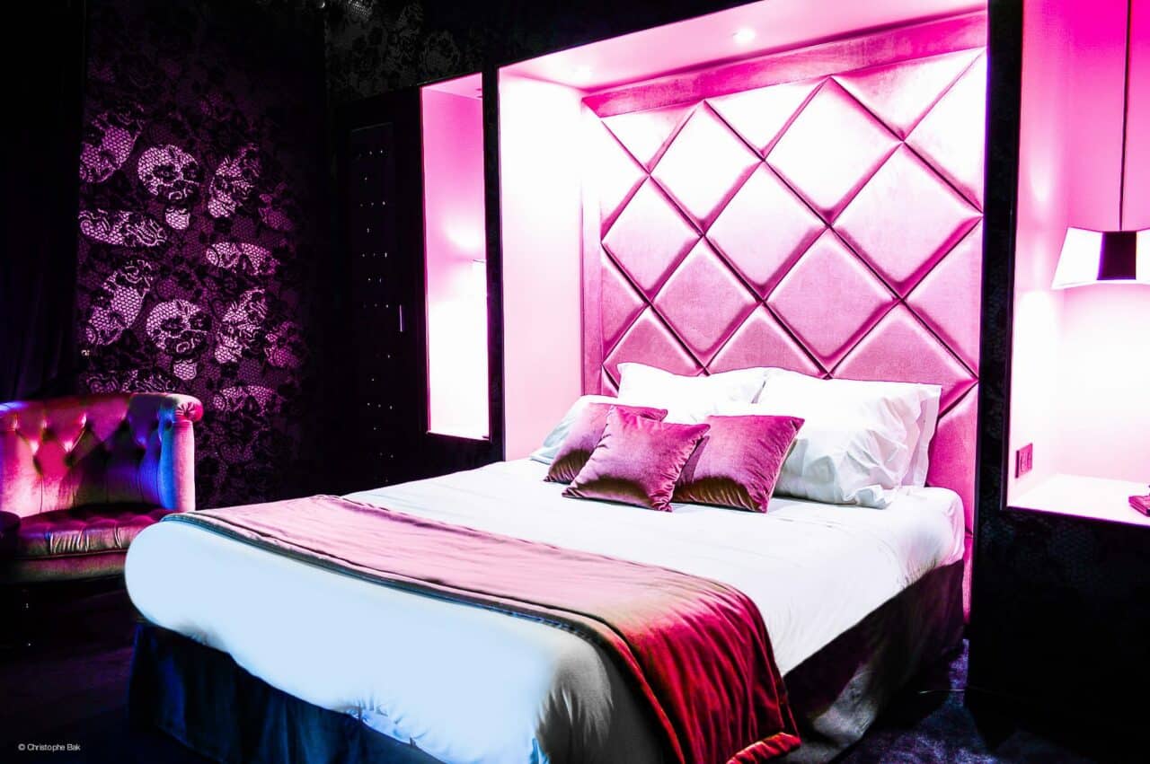 Suite coquine avec jacuzzi pour nuit romantique à deux